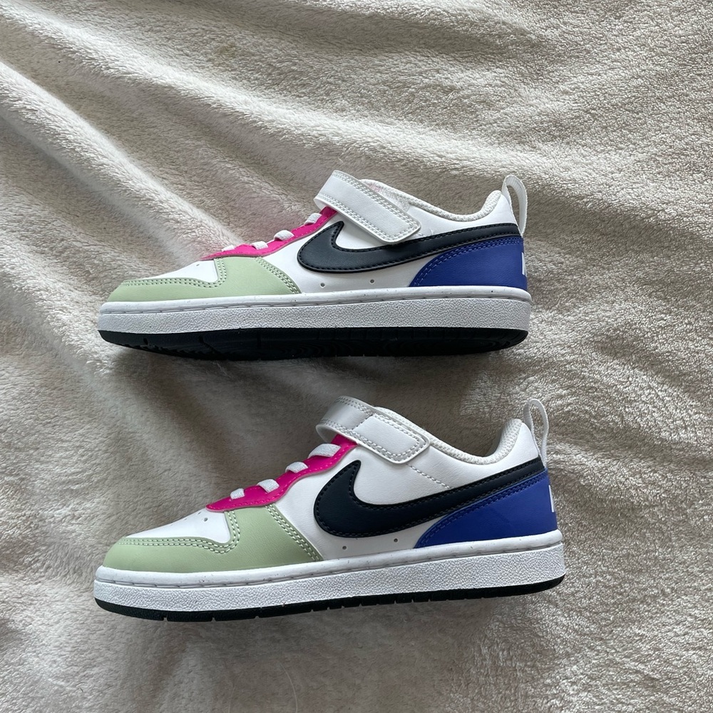 Nike Court girls NWT